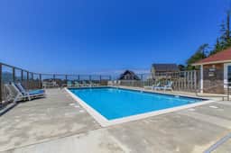 Family friendly home close to ocean private hot tub fireplace and WIFI