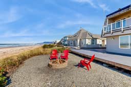 Oceanfront home with a washer dryer and beach access - Image 2