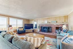 Oceanfront home with a washer dryer and beach access - Image 4