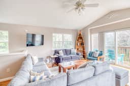 Bright home near beach with fast WiFi fireplace and washer dryer