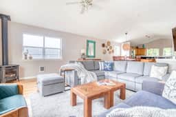 Bright home near beach with fast WiFi fireplace and washer dryer