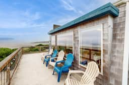 Oceanfront home with great views high speed WiFi and direct beach access
