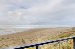 Rock Creek Inn condo on beach with ocean view balcony walk to shops and dining - Image 4