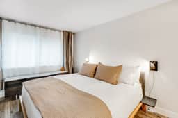 Vibrant polished condo with oceanfront views patio and with easy beach access