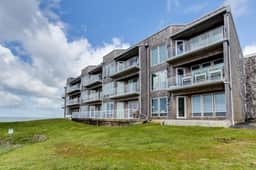 Luxury Waterfront Condo with Shared Hot Tub Pool and Ocean Views