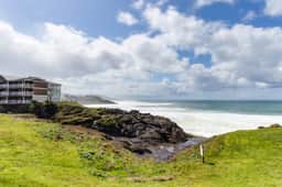 Luxury Waterfront Condo with Shared Hot Tub Pool and Ocean Views