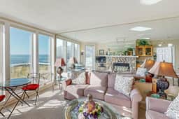 Luxury Waterfront Condo with Shared Hot Tub Pool and Ocean Views - Image 4