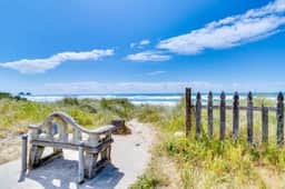 Family friendly ocean view home with spacious deck walk to beach books and games - Image 4