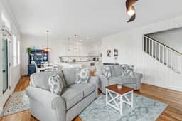 Oceanview home with WiFi washer dryer gas fireplace balcony