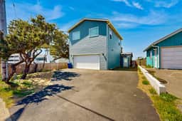 Ocean front home with spacious deck and beach access near shops and restaurants