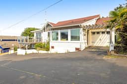 Beach View Dog Friendly Home with Gas Fireplace Deck Beach Access and Free WiFi