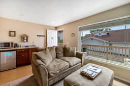 2 Story Dog Friendly Aparthotel with Deck Gas Fireplace Ocean Views Beach Access