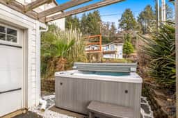 2 Story Dog Friendly Aparthotel with Deck Gas Fireplace Ocean Views Beach Access - Image 4