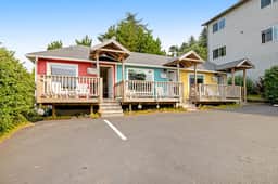 2 Story Dog Friendly Aparthotel with Deck Gas Fireplace Ocean Views Beach Access - Image 3