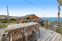 2 Story Dog Friendly Aparthotel with Deck Gas Fireplace Ocean Views Beach Access - Image 2