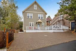 Dog Friendly Beach House with Free WiFi a Furnished Deck Hot Tub and Grill
