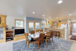 Coastal home walking distance to the beach with outdoor shower and fireplace - Image 5