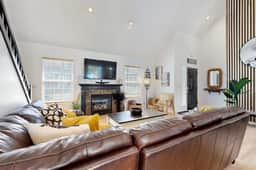 Cottage near the beach with hot tub gas fireplace washer dryer dog friendly