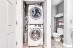 Deluxe Dog Friendly Room with full kitchen near the beach and downtown
