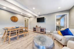 Deluxe Dog Friendly Room with full kitchen near the beach and downtown - Image 3
