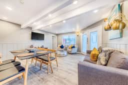 Deluxe Dog Friendly Room with full kitchen near the beach and downtown - Image 4