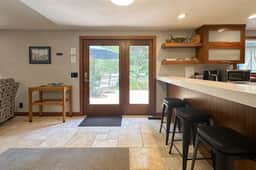 Cozy Depoe Bay retreat with ocean and beach access via trail