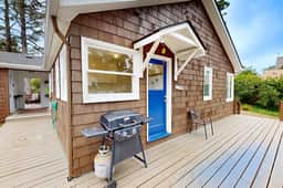 Cozy Coastal Cottage - Image 4