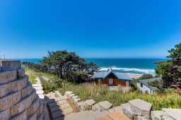 Ocean Views and Pure Luxury Await Dog Friendly Home with WiFi