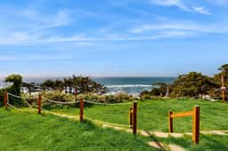 Ocean Views and Pure Luxury Await Dog Friendly Home with WiFi - Image 4