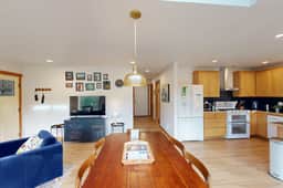 Dog friendly home close to the beach with patio BBQ and WiFi - Image 5