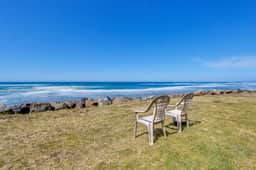 Charming oceanfront studio with easy beach access and stunning ocean views
