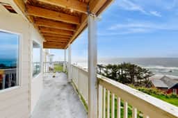 Enormous Renovated Home with Ocean Views and Easy Beach Access Dogs OK