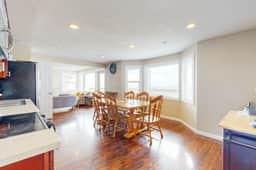 Huge Renovated Condo with Ocean Views and Nearby Beach Access Dog Friendly - Image 4