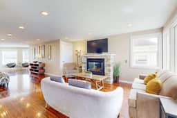 Huge Renovated Condo with Ocean Views and Nearby Beach Access Dog Friendly - Image 2