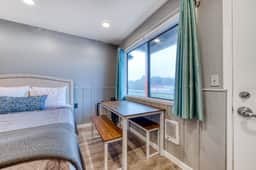Dog Friendly Room with Full Kitchen Walk to the Beach and Downtown