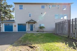 Dog Friendly Coastal Retreat with Ocean Views