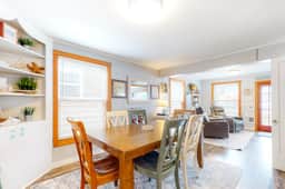 Dog Friendly Cottage with Private Hot Tub Close to Beach and Downtown
