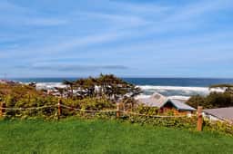 Dog Friendly Condo with Stunning Ocean Views and Easy Beach Access - Image 3