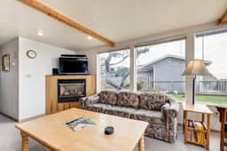 Dog Friendly Oceanfront Home with Easy Beach Access, Large Deck & Walk to Park - Image 5