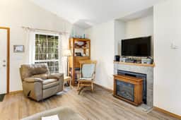 Dog Friendly Home Just a Half Mile Walk to the Beach and Heart of Town