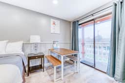 Dog Friendly Room with Kitchen Located Near the Beach and Downtown