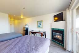 Dog Friendly Studio with Free WiFi Ocean Views and Easy Beach Access