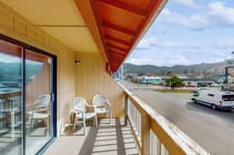 Dog Friendly Spacious Room Located Near the Beach and Downtown - Image 2