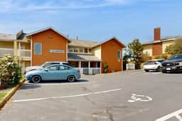 Dog Friendly Studio with Superb Ocean Views and Nearby Beach Access