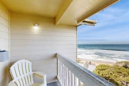Dog Friendly Studio Condo with Ocean Views WiFi Close to Everything