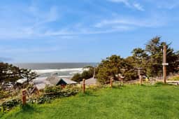 Dog Friendly Suite with Ocean Views Balcony Free WiFi and Nearby Beach Access