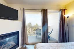 Dog Friendly Suite with Ocean Views Balcony Free WiFi and Nearby Beach Access