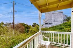 Oceanview Condo with Easy Beach Access and Full Kitchen Dogs OK
