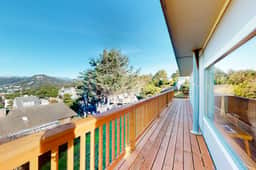 Cottage with wraparound deck and ocean views close to beach and town dog friendly
