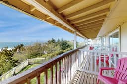 Dog Friendly Studio Condo with Ocean Views and Nearby Beach Access - Image 2